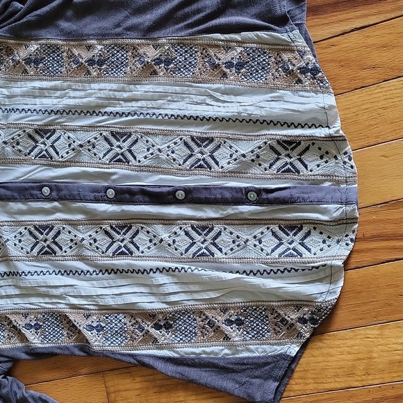 TINY/Anthropologie embroidered top - Picture 4 of 6